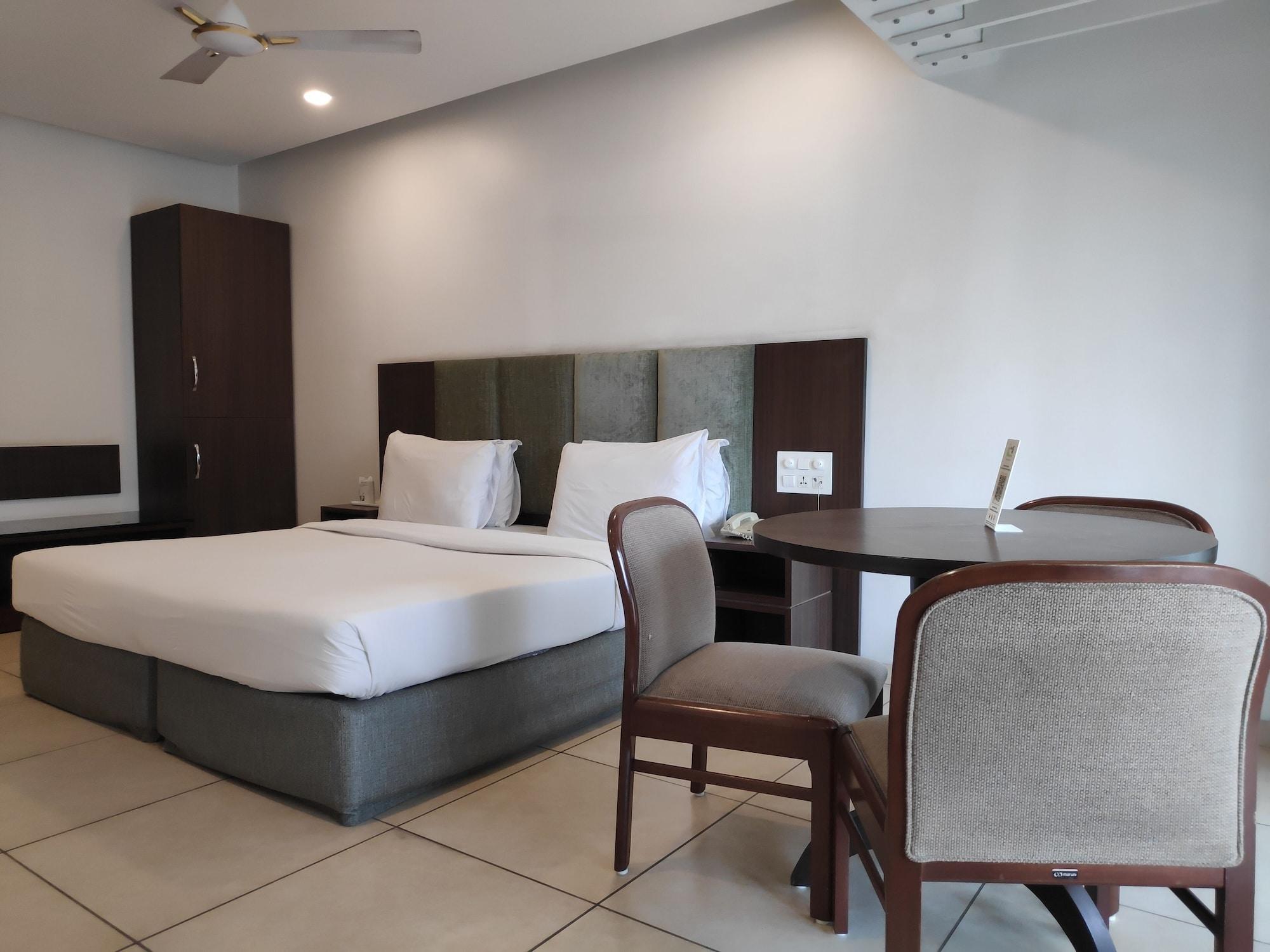 Budget Inn Bellevue Surat Buitenkant foto